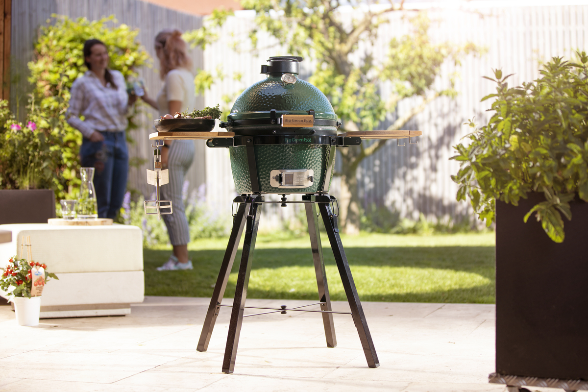 Big Green Egg със стойка и масички - Image 4