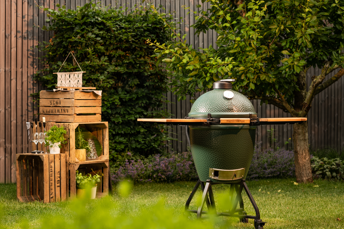 Big Green Egg със стойка и масички - Image 3